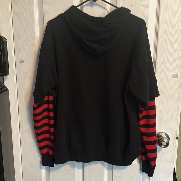 Striped Sleeve Pentagram Hoodie - Picture 4 of 4